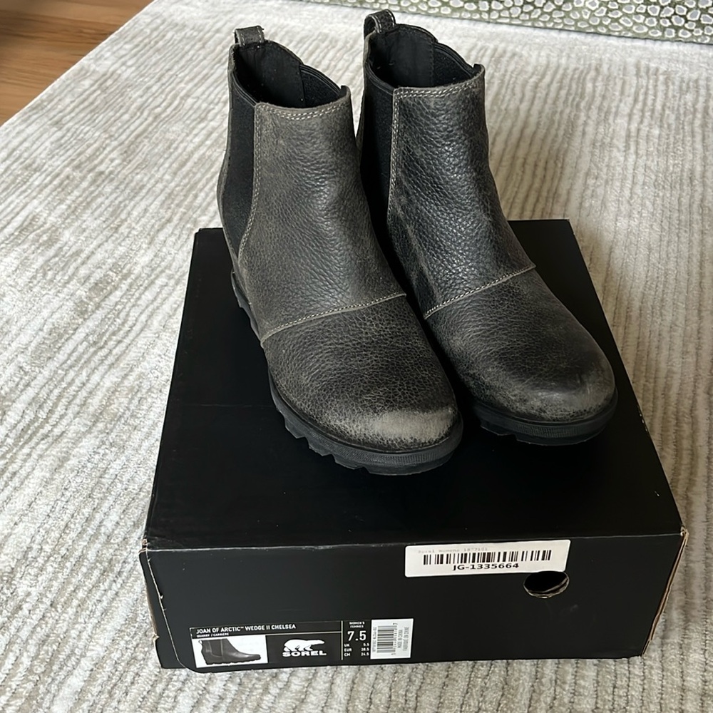 Women’s Sorel Joan of Arctic Wedge II Chelsea Bootie in Black - size 7.5